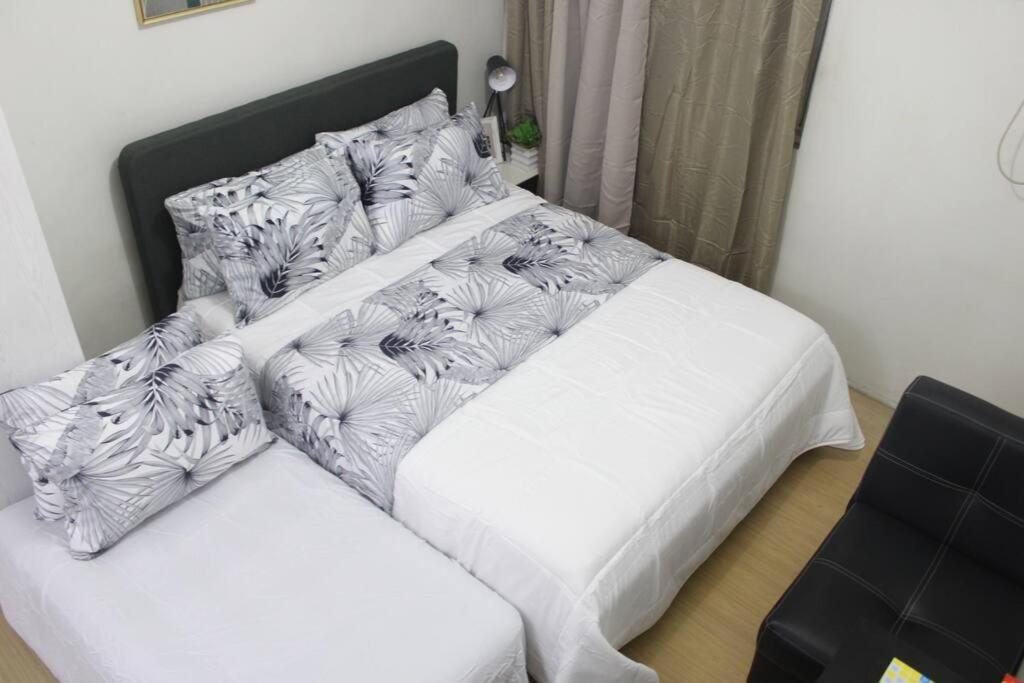 Huge A2J Executive Luxury 1Br Suite Near Abs Cbn, Gma Манила Экстерьер фото