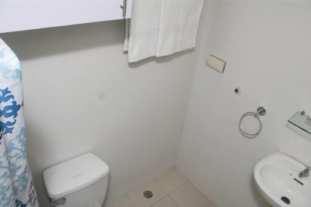 Huge A2J Executive Luxury 1Br Suite Near Abs Cbn, Gma Манила Экстерьер фото