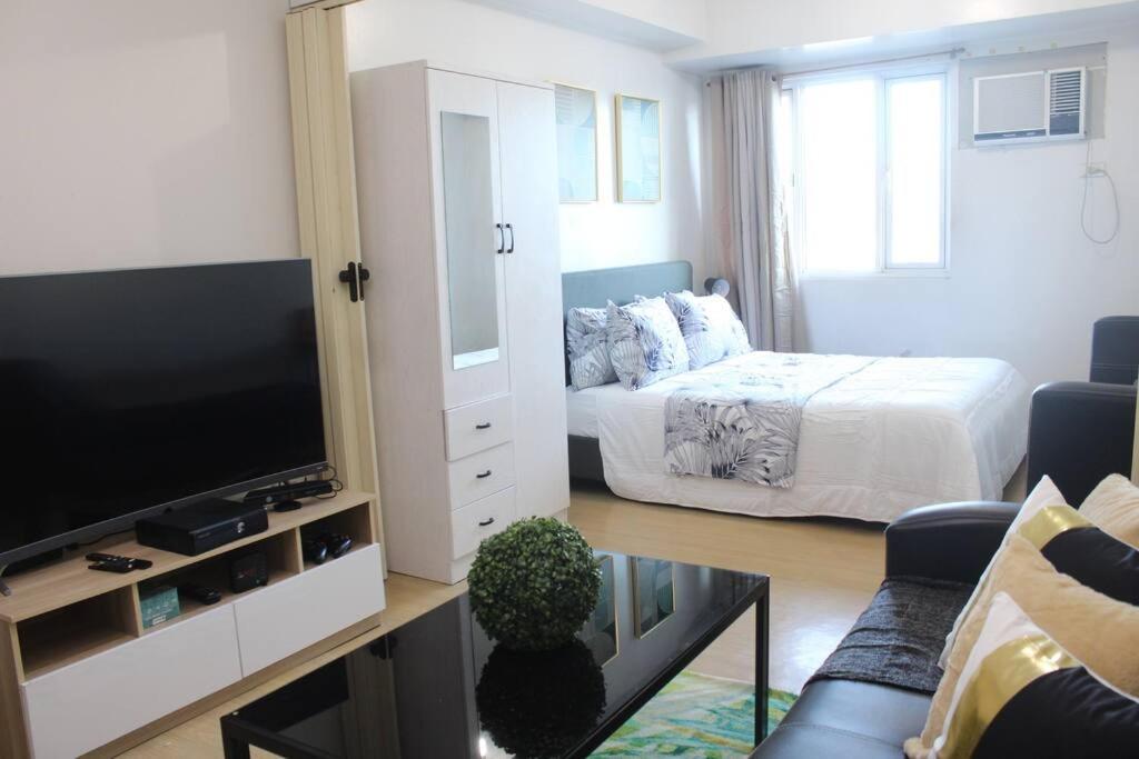 Huge A2J Executive Luxury 1Br Suite Near Abs Cbn, Gma Манила Экстерьер фото