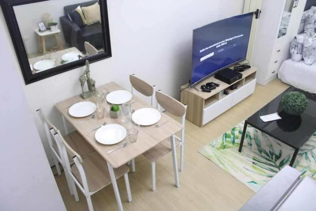 Huge A2J Executive Luxury 1Br Suite Near Abs Cbn, Gma Манила Экстерьер фото